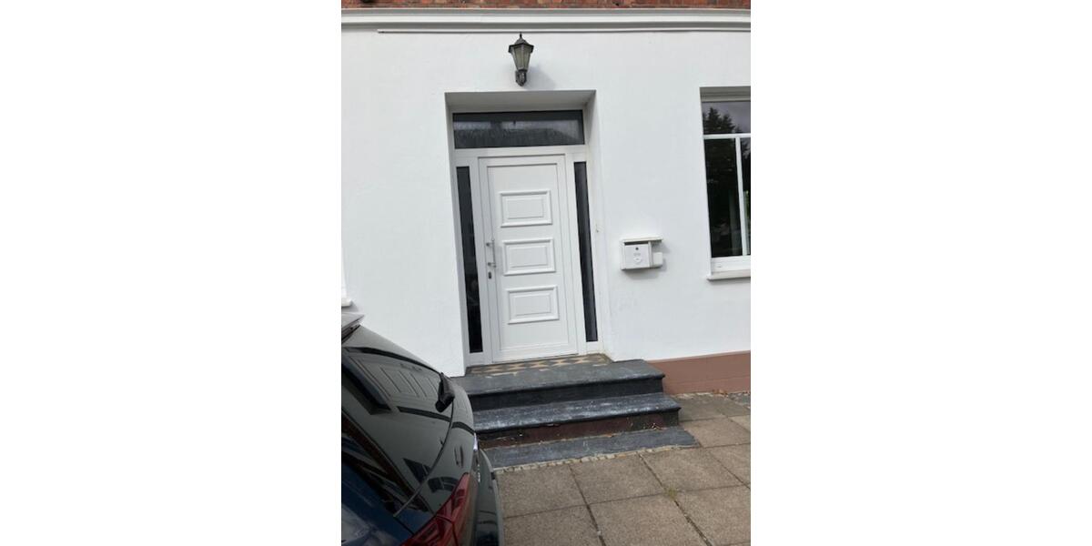 Schöne renovierte Altbauwohnung zentral gelegen in Halle 3 zimmer