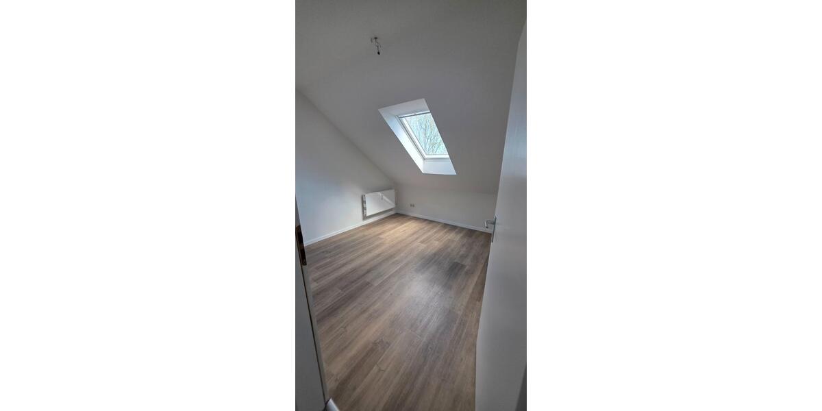 Dachgeschoßwohnung Brunsbüttel - 3 Zimmer, 65 m&sup2;, 390&euro; | Angebot:26655389