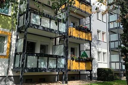 Frisch renovierte und bezugsfertig - helle 3-RaumWohnung mit Balkon