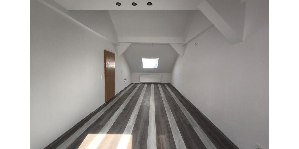 Dachgeschoßwohnung Zwickau - 3 Zimmer, 75 m&sup2;, 500&euro; | Angebot:26705459