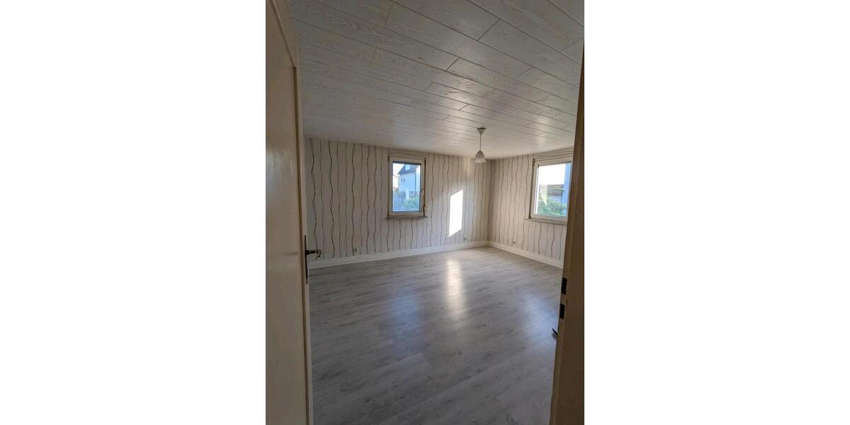 Etagenwohnung Weinstadt - 4 Zimmer, 80 m&sup2;, 1.100&euro; | Angebot:26693293