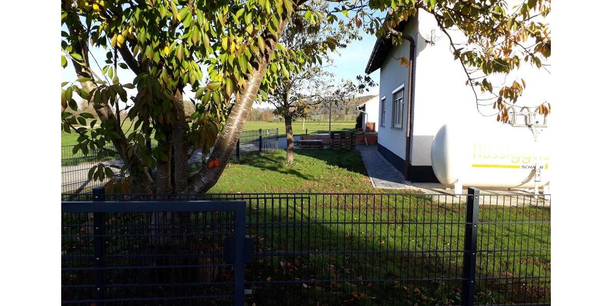 Einfamilienhaus Winzer - 6 Zimmer, 140 m&sup2;, 1.100&euro; | Angebot:24890663