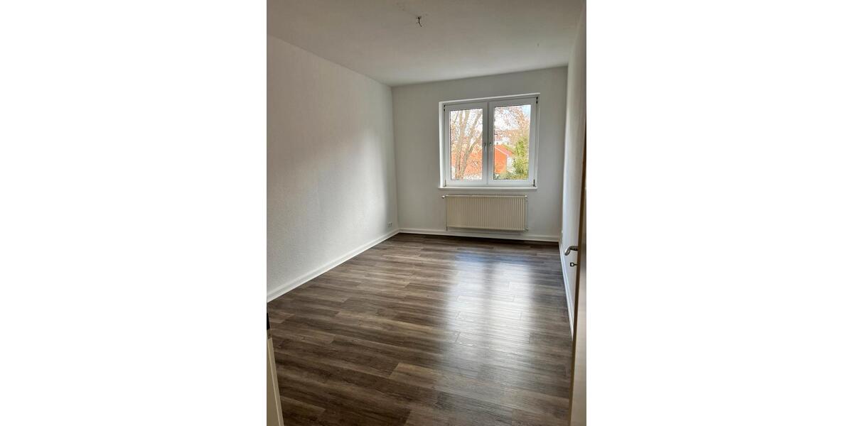 Erdgeschoßwohnung Hildesheim Itzum-Marienburg - 3.5 Zimmer, 900 m&sup2;, 900&euro; | Angebot:25335243