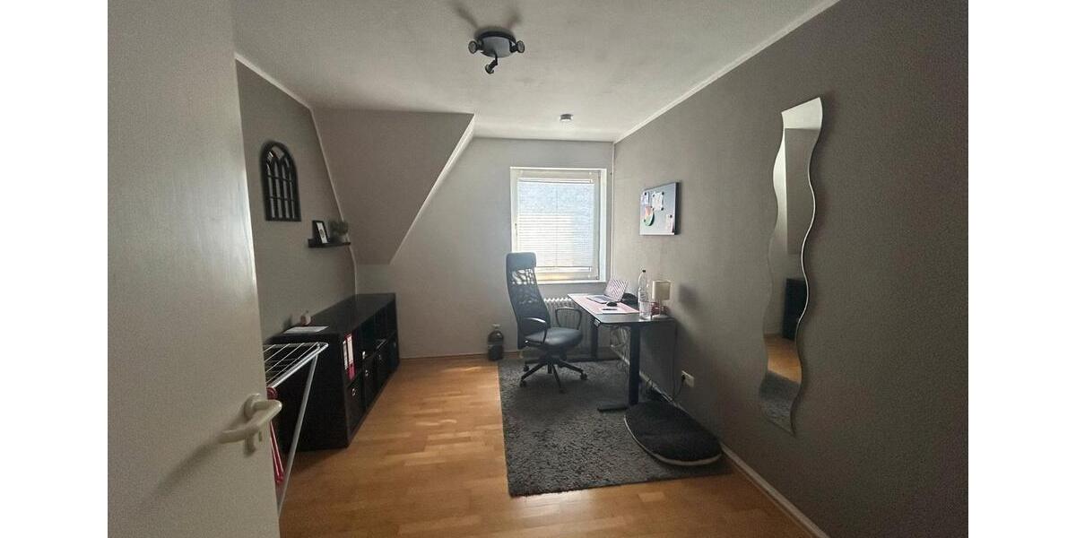 Dachgeschoßwohnung Friedrichsdorf - 3 Zimmer, 120 m&sup2;, 1.200&euro; | Angebot:26295541