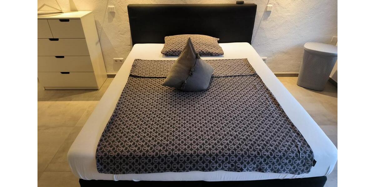 1,5- Zimmerwohnung mit Wlan, TV, Küche, DuscheWC, Waschmaschine, Trockner, Terrasse und Parkplatz 1 zimmer