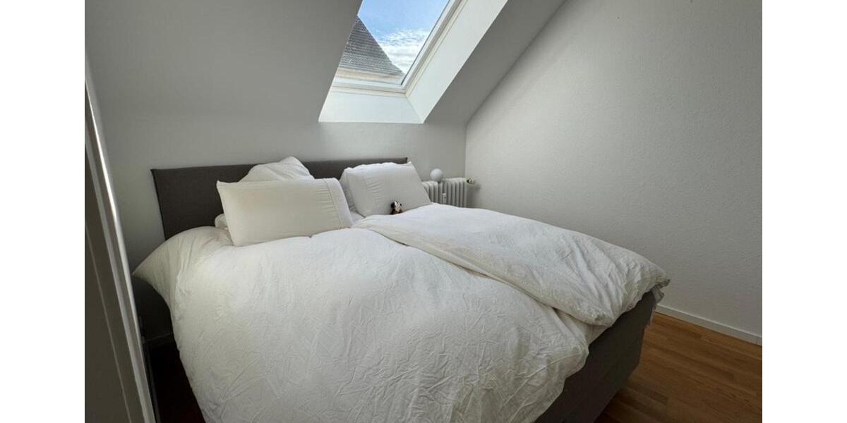 Dachgeschoßwohnung Düsseldorf - 2.5 Zimmer, 72 m&sup2;, 1.650&euro; | Angebot:24707776