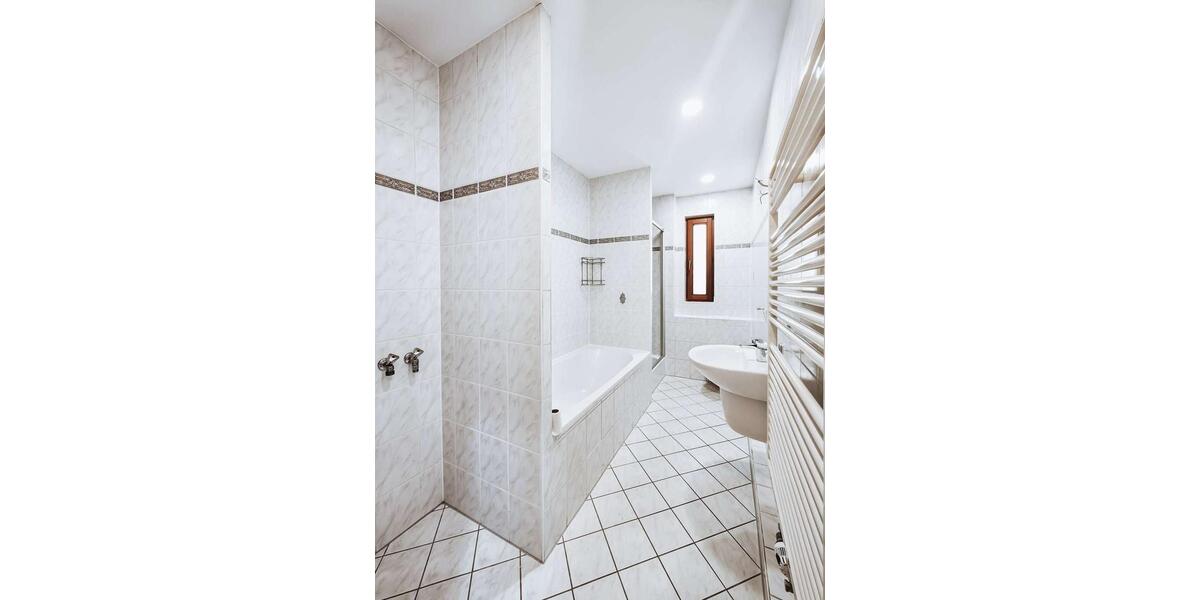 Etagenwohnung Zwickau Zwickau-Nord - 5 Zimmer, 162 m&sup2;, 1.050&euro; | Angebot:26427193