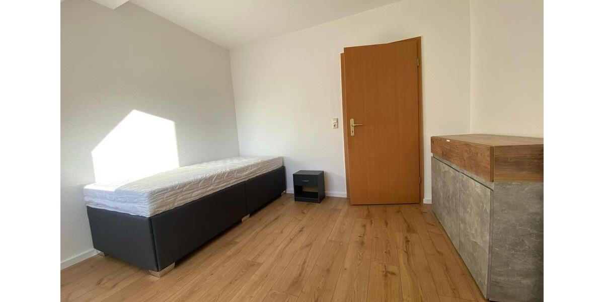 Dachgeschoßwohnung Elsteraue - 3 Zimmer, 46 m&sup2;, 330&euro; | Angebot:25538323