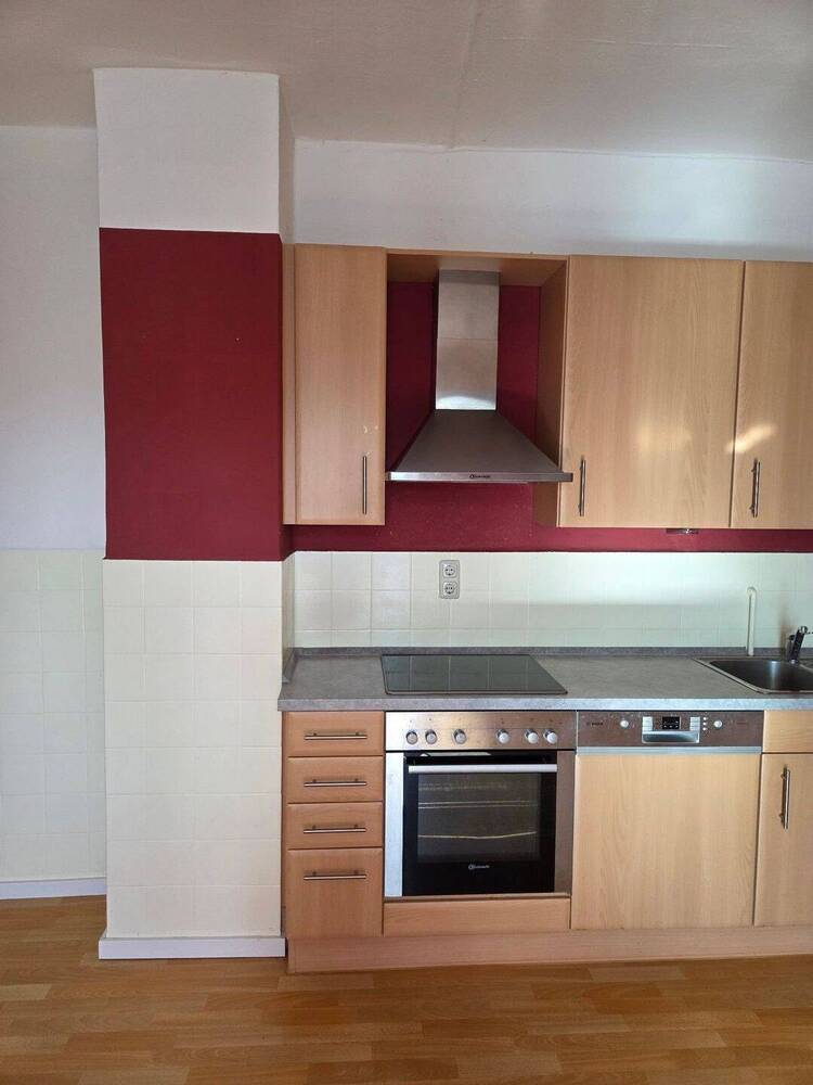 Große 3 Zimmer Wohnung mit Balkon und Einbauküche