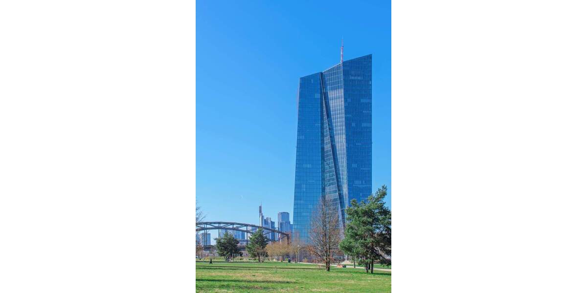 Etagenwohnung Frankfurt am Main Ostend - 3 Zimmer, 121 m&sup2;, 4.000&euro; | Angebot:24991551