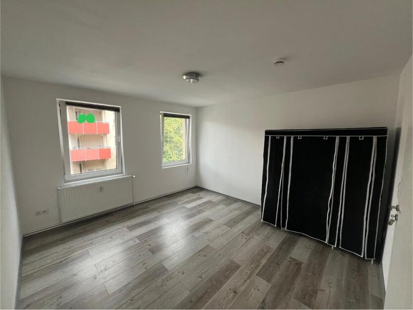 Helles, teilmöbliertes Zimmer – Helmstedter Straße 157