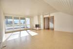 Helle 4-Zimmer-Wohnung mit Loggia und Garage