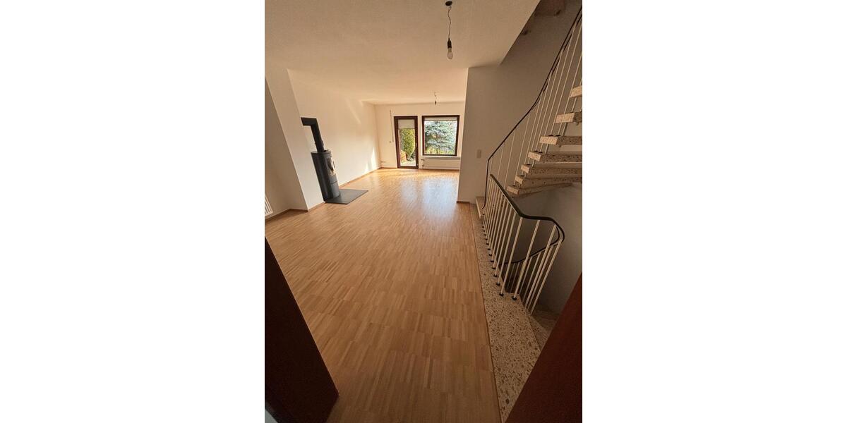 Reihenhaus Nürnberg Holzheim - 6 Zimmer, 120 m&sup2;, 1.700&euro; | Angebot:25895295