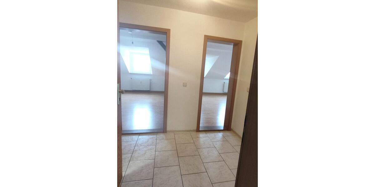 Dachgeschoßwohnung Plauen - 2 Zimmer, 45 m&sup2;, 230&euro; | Angebot:26578497