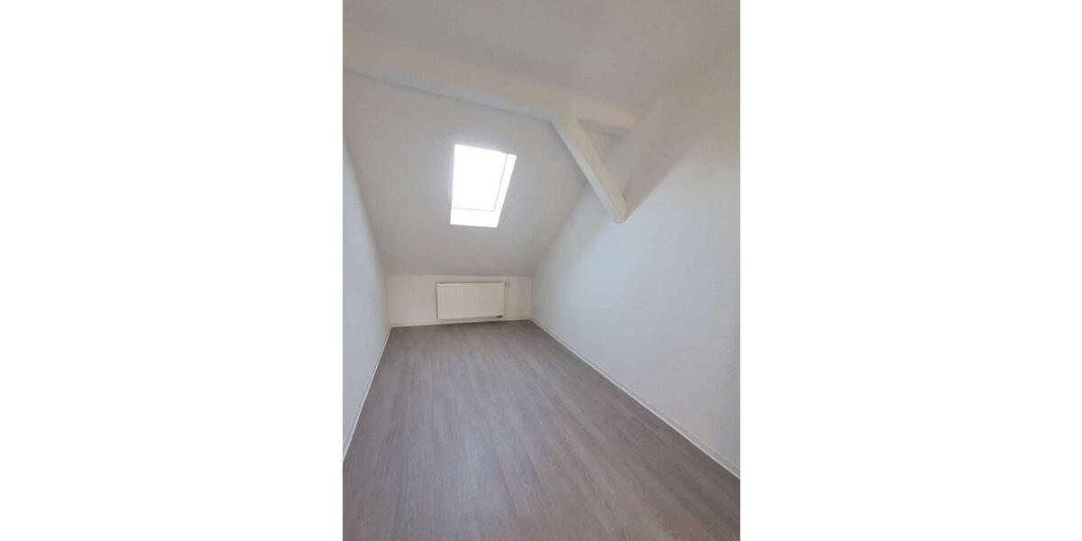 Dachgeschoßwohnung Waltershausen - 3 Zimmer, 77 m&sup2;, 480&euro; | Angebot:26145033