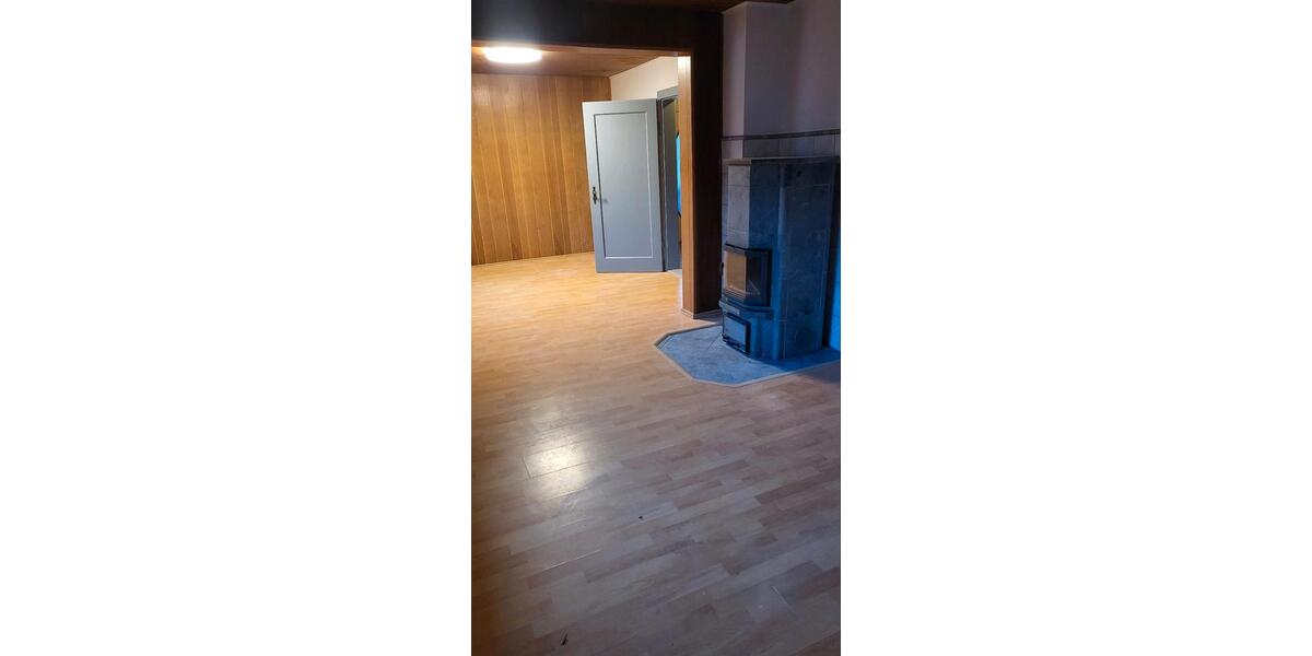 Einfamilienhaus Hillerse - 8 Zimmer, 220 m&sup2;, 1.500&euro; | Angebot:26269276