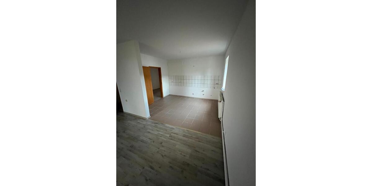 Etagenwohnung Eschershausen - 3 Zimmer, 90 m&sup2;, 400&euro; | Angebot:25046276