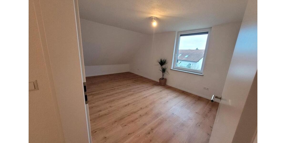 Dachgeschoßwohnung Rainau - 4 Zimmer, 112 m&sup2;, 1.100&euro; | Angebot:25647333