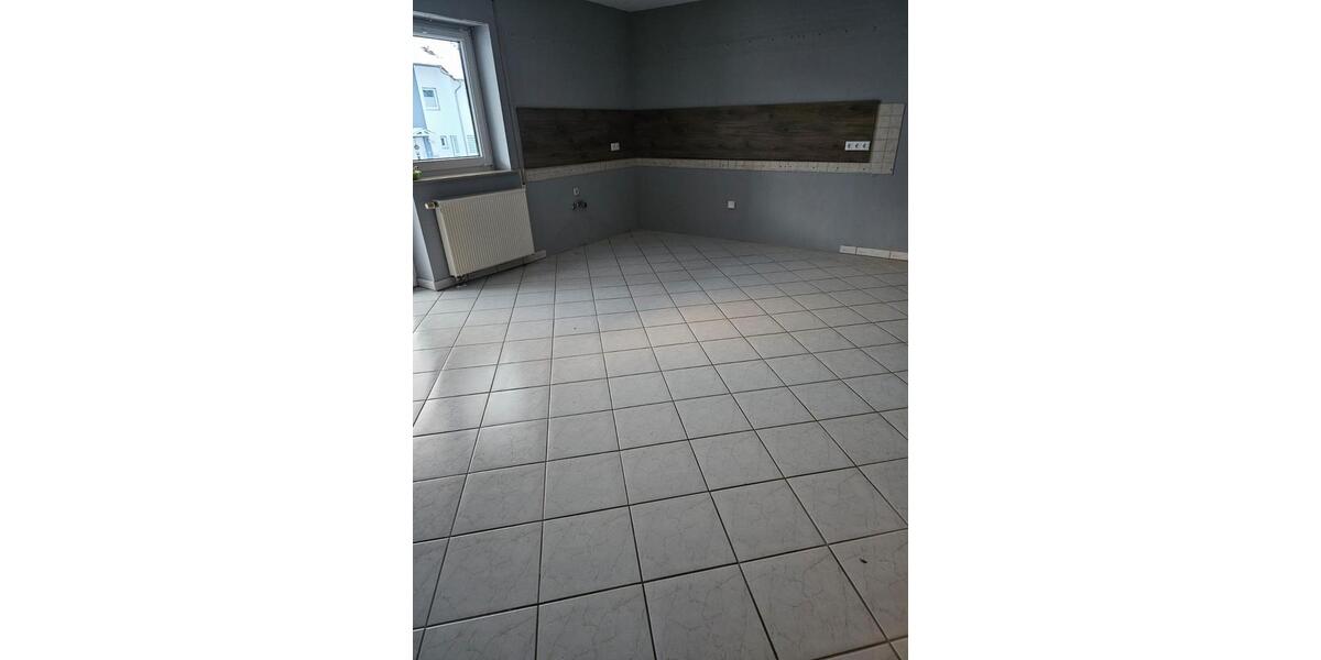 Etagenwohnung Kassel - 4 Zimmer, 120 m&sup2;, 1.000&euro; | Angebot:24482250