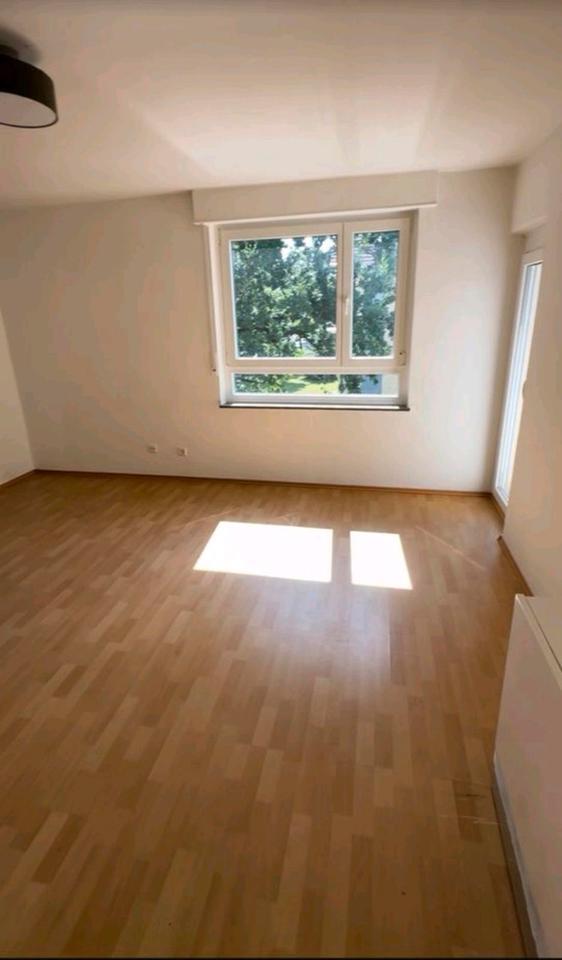 Helle 2-Zimmer Wohnung mit Balkon und Einbauküche in Kehl zimmer