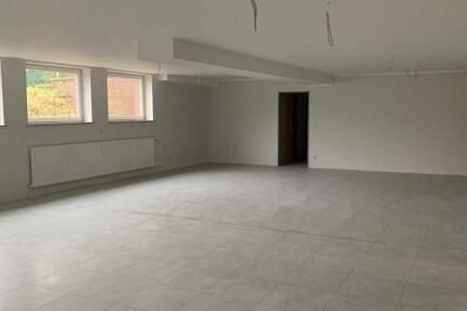 Renovierte Bürofläche im Souterrain zimmer