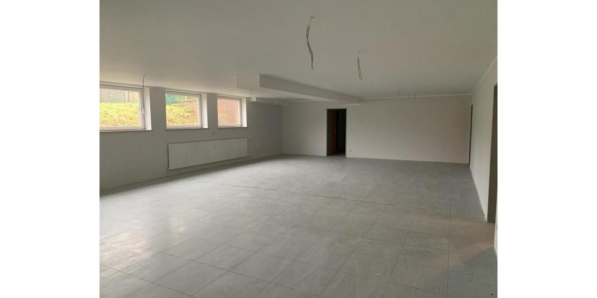 Renovierte Bürofläche im Souterrain zimmer