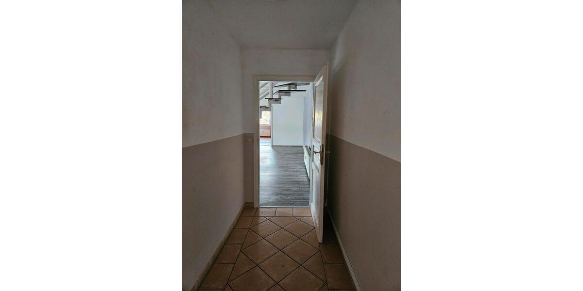 Etagenwohnung Bausendorf - 4 Zimmer, 92 m&sup2;, 835&euro; | Angebot:25402016