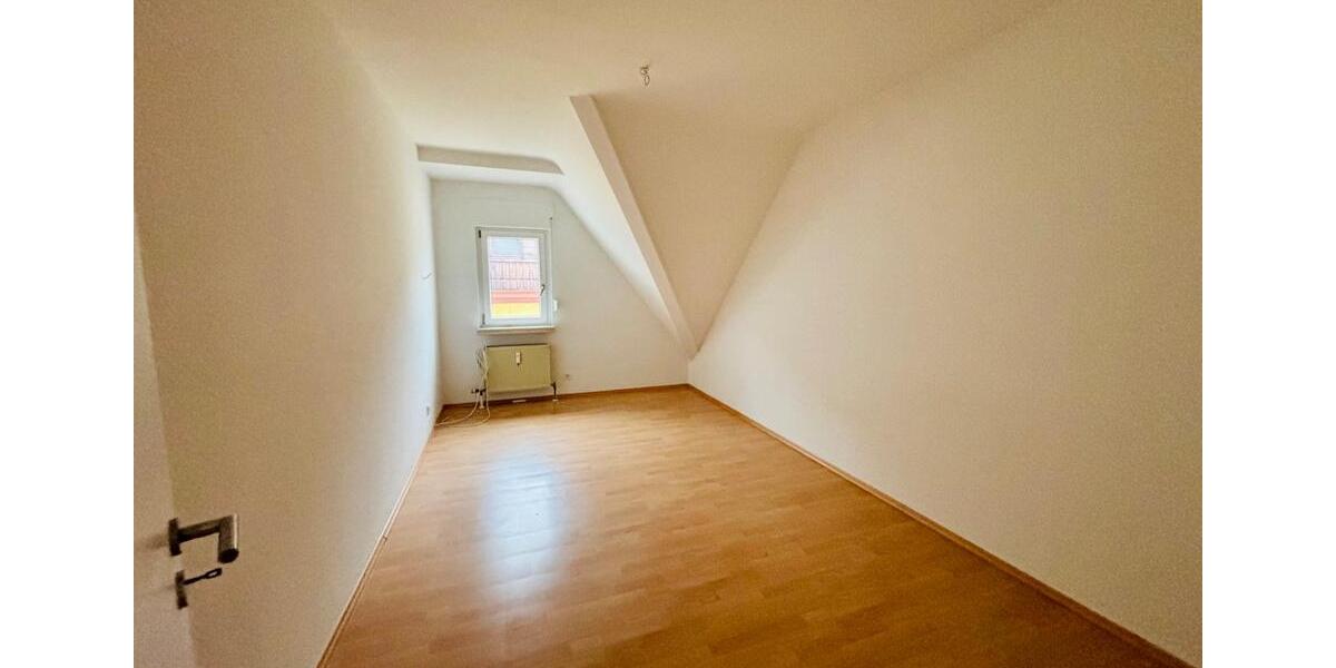 Dachgeschoßwohnung Dornburg - 3 Zimmer, 86 m&sup2;, 630&euro; | Angebot:25917660