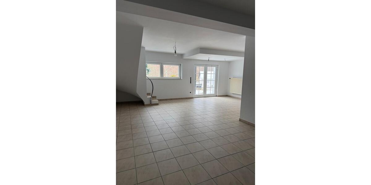 Etagenwohnung Uersfeld - 5 Zimmer, 130 m&sup2;, 980&euro; | Angebot:24385571