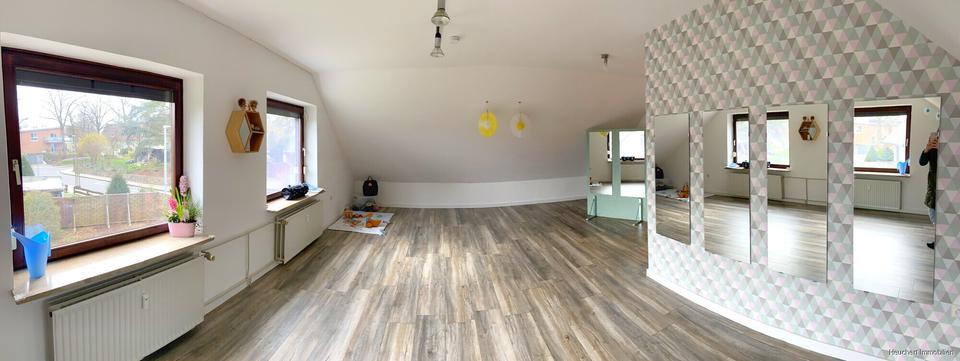 Stadtnah - 3,5 Zi.-Dachgeschosswohnung mit Gartenanteil im Zweifamilienhaus zimmer