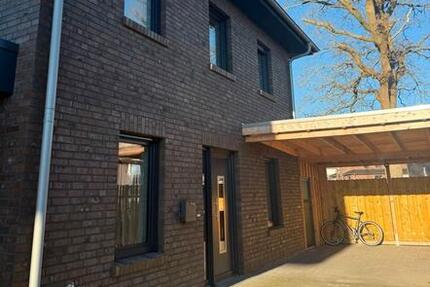 Haus Uplengen - 4 Zimmer, 142 m&sup2;, 1.490&euro; | Angebot:25236570