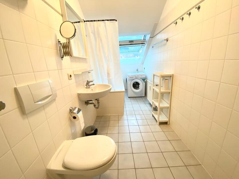 Möbliertes WG Zimmer mit unweit der Uni und vom Bahnhof
