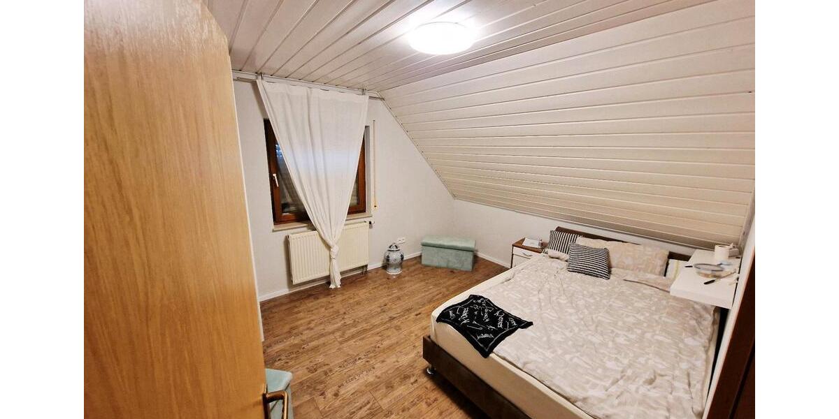 Dachgeschoßwohnung Remchingen - 4 Zimmer, 93 m&sup2;, 950&euro; | Angebot:23703263