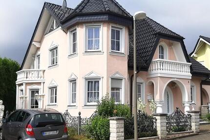 Luxuriös möblierte Einliegerwohnung (100qm) 3 zimmer