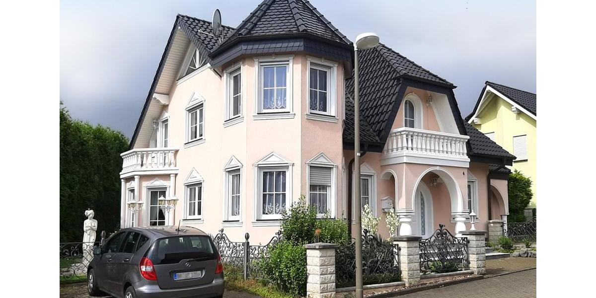 Luxuriös möblierte Einliegerwohnung (100qm) 3 zimmer
