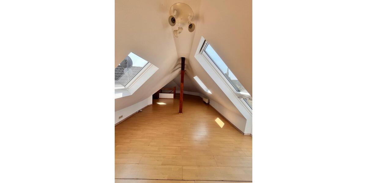 Dachgeschoßwohnung Saarbrücken - 5 Zimmer, 125 m&sup2;, 1.080&euro; | Angebot:24747511