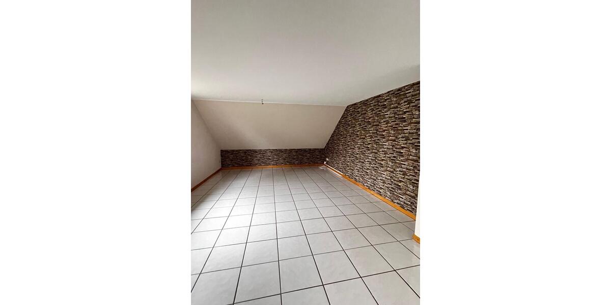 Dachgeschoßwohnung Rinteln - 3 Zimmer, 90 m&sup2;, 750&euro; | Angebot:26368155
