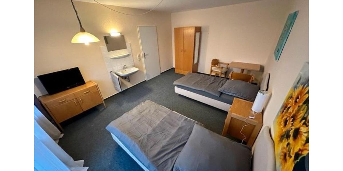 Wohnen auf Zeit Blomberg - 10 Zimmer, 20 m&sup2;, 15&euro; | Angebot:24398307