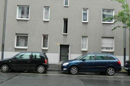 Renovierte, teilsanierte Wohnung mit zwei Zimmern in Duisburg-Neudorf