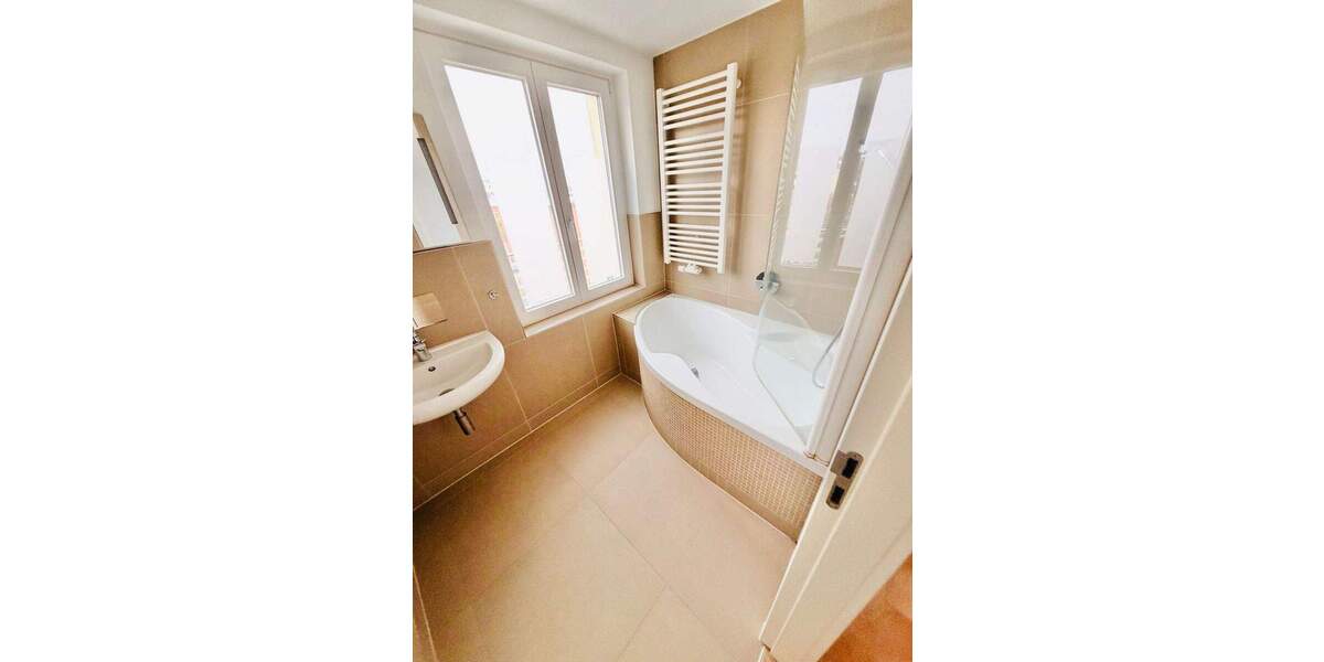 Etagenwohnung Schwerin Feldstadt - 4 Zimmer, 95 m&sup2;, 1.190&euro; | Angebot:25735304