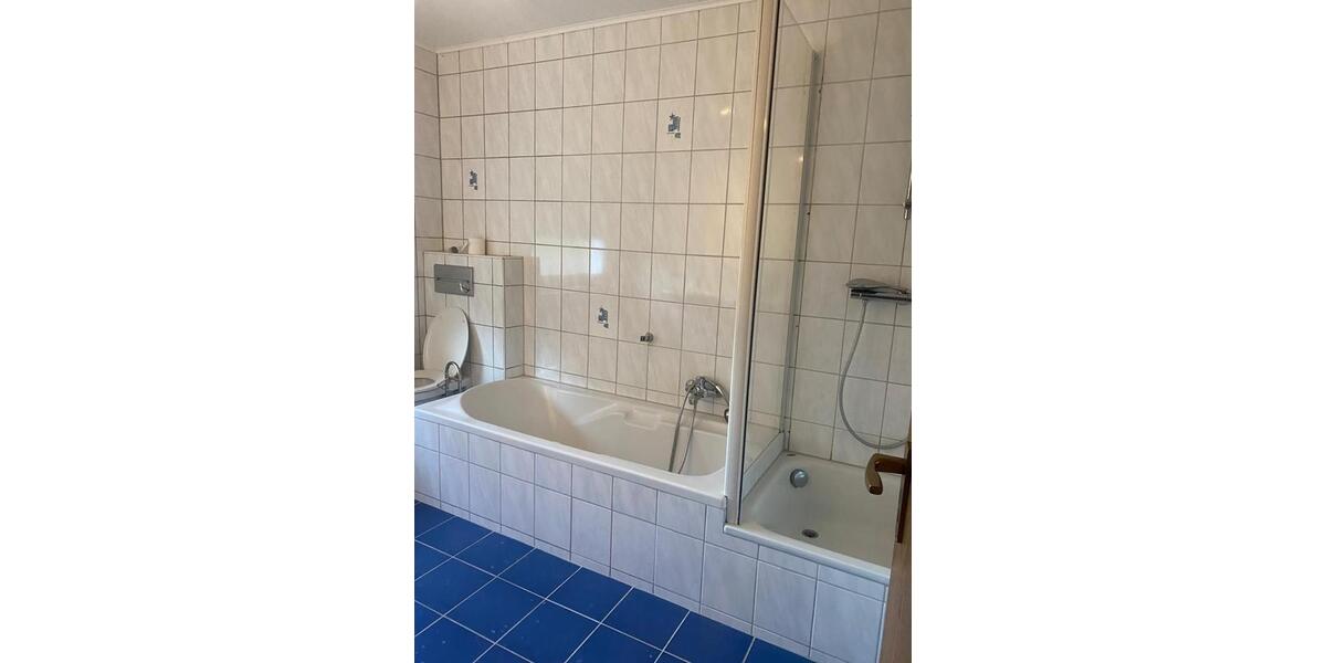 Etagenwohnung Laubach - 5 Zimmer, 140 m&sup2;, 1.000&euro; | Angebot:26479836