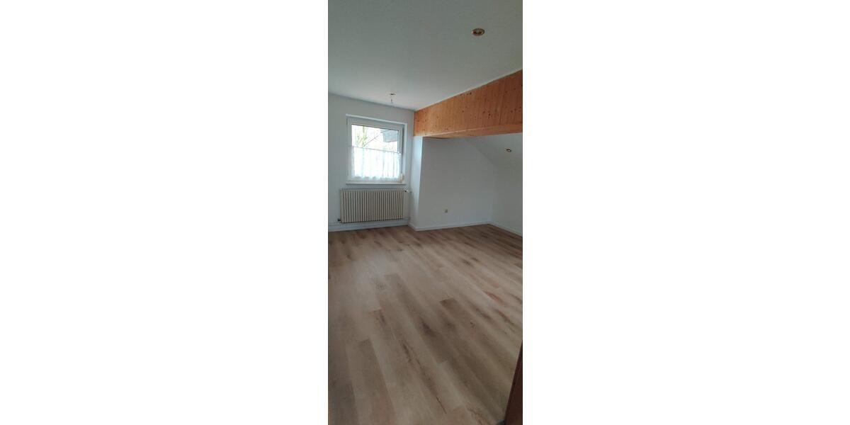 Dachgeschoßwohnung Emmerting - 3 Zimmer, 78 m&sup2;, 850&euro; | Angebot:24770146