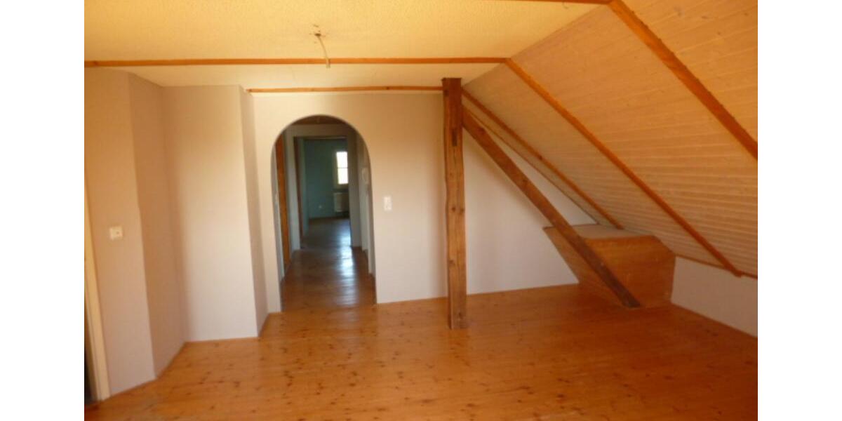 Dachgeschoßwohnung Münchberg - 3 Zimmer, 66 m&sup2;, 400&euro; | Angebot:25080720