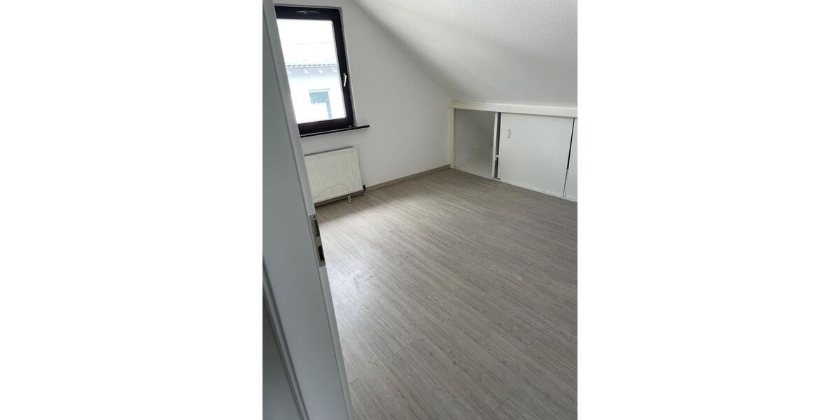 Dachgeschoßwohnung Selters (Westerwald) - 3 Zimmer, 65 m&sup2;, 600&euro; | Angebot:26074134