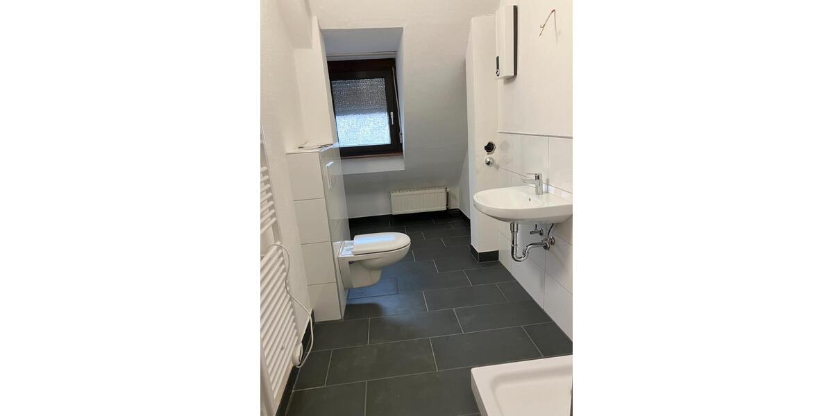 Dachgeschoßwohnung Saarbrücken West - 3 Zimmer, 72 m&sup2;, 650&euro; | Angebot:26336217