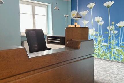 Voll eingerichtete Arztpraxis im 1. Obergeschoss mit Personenaufzug (barrierefrei) und PKW-Stellplatz sofort zu vermieten! zimmer