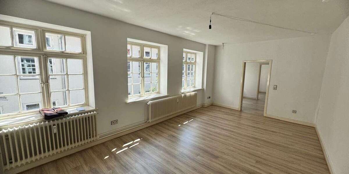 Etagenwohnung Lübeck Innenstadt - 3 Zimmer, 77 m&sup2;, 990&euro; | Angebot:26805813