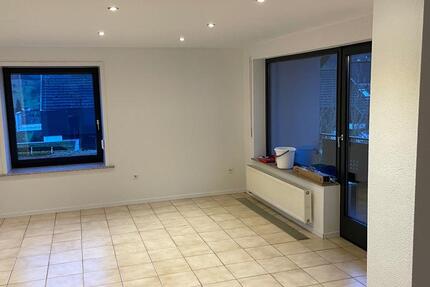 4 Zimmer Wohnung zu vermieten, zusätzlich Kellerraum und Garage 5 zimmer