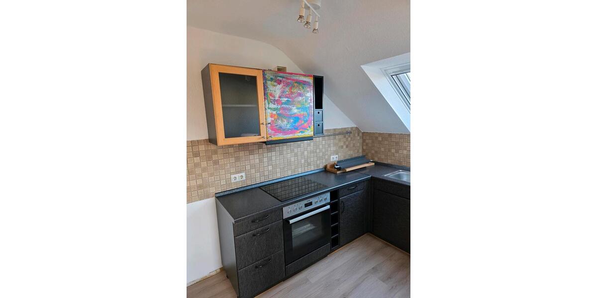 2-Zimmer Dachgeschoss Wohnung mit Balkon und Einbauküche 2 zimmer