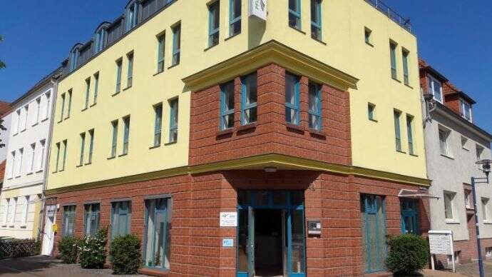 schöne 2 Raum Wohnung mit großer Terrasse